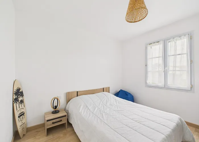 800m De La Plage, Jolie Maison Pour 6 Avec Jardin Barbâtre